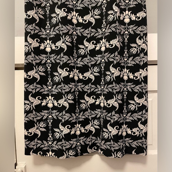 Damask Pattern Shift Dress - Picture 4 of 10